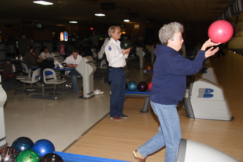 2008-Jan_bowling/images_large/2008-1-29_5_Jon_Guerard_Debbie_Burd.jpg