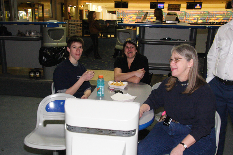 2008-Jan_bowling/images_large/2008-1-29_7_Mike_Roubo_Constance_Else_June_Guerard.jpg