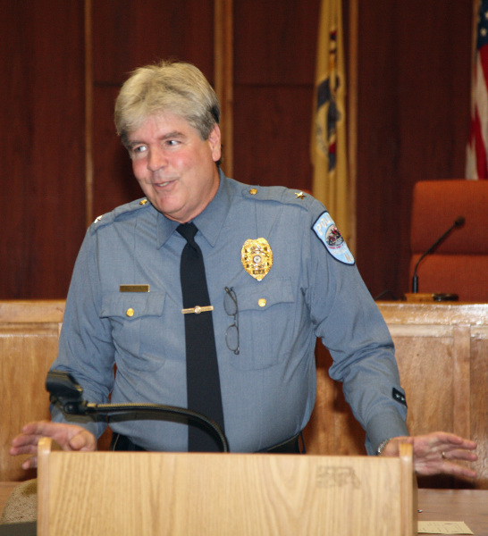 2008_emtgraduation/images_large/2008-11-18_squad_EMT_class_graduation_7_Chief_George_Meyer.jpg