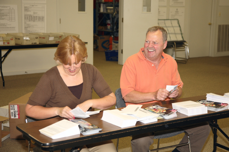 2008_envelope_stuffing/images_large/2008-6-3_envelope_stuffing_4_Martha_Tom_Tedd.jpg
