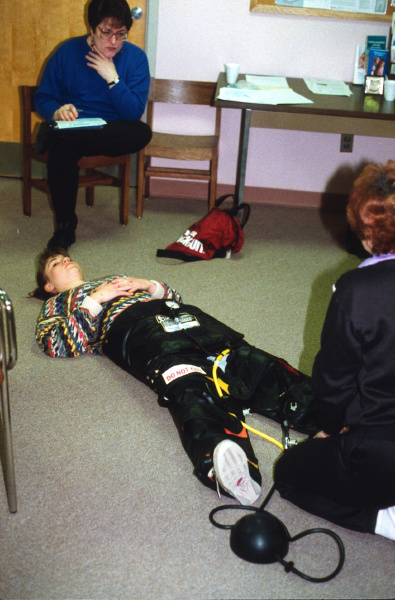 historic_photos/images_large/1993-3_EMT_exam_9_MAST.jpg